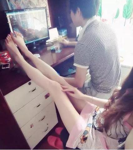 25張「你懂得」妹子圖！現在妹子真的太潮了！這樣的衣服也敢穿出門！最後一張笑翻！