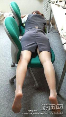 25張「你懂得」妹子圖！現在妹子真的太潮了！這樣的衣服也敢穿出門！最後一張笑翻！