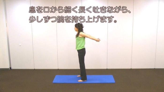 2招肩胛骨運動收虎背、通淋巴！　每天20下狂消水腫體重都輕了
