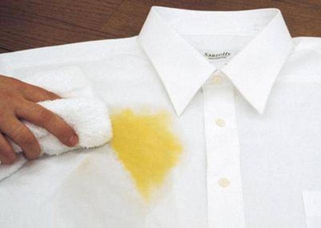 白色衣服發黃，用這個方法就能洗白