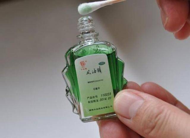 白色衣服發黃，用這個方法就能洗白