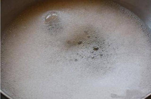 白色衣服發黃，用這個方法就能洗白
