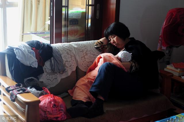 我生了一個女兒，每個月花六千請婆婆幫忙看，打開監控我驚叫起來