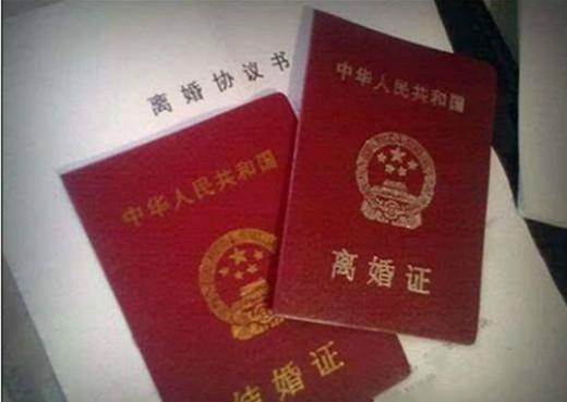 前婆婆臨終前想見我，前夫跪著求我復婚，兒子說番話，我含淚答應