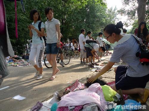 我媽為了給弟弟買房娶媳婦，把我「賣」給了陌生男人