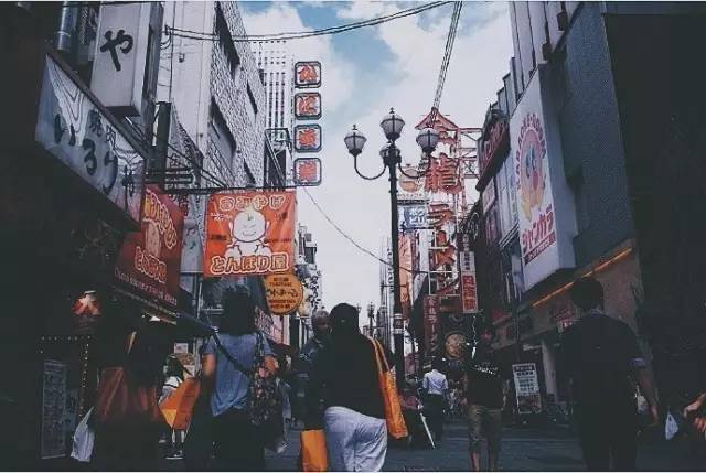 愛情不是轟轟烈烈的誓言，而是平平淡淡的陪伴