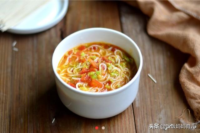 寶寶吃麵條好處多多，3種做法換著做，沒加一粒鹽也能被搶光
