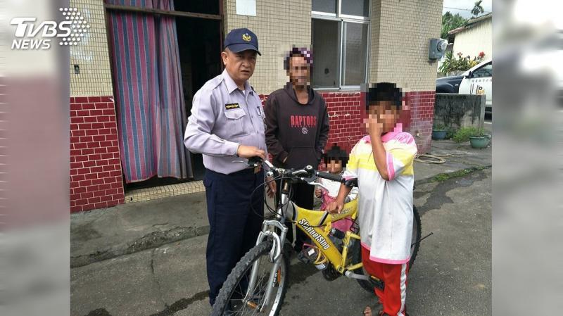 孝心感人！9歲男童「騎14公里探病父」 返家累癱「警車協助送回家」：父子團圓 