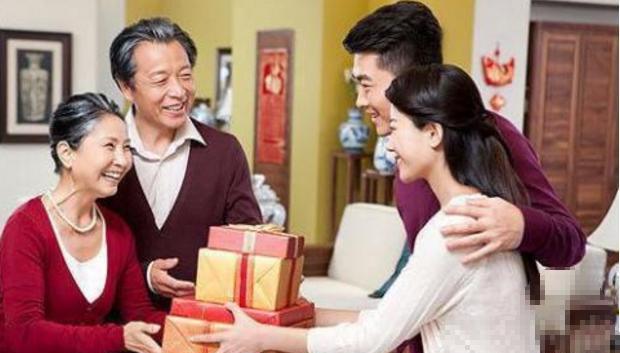 小姑子結婚要房要車，婆婆來我家一趟，我笑著去了民政局！