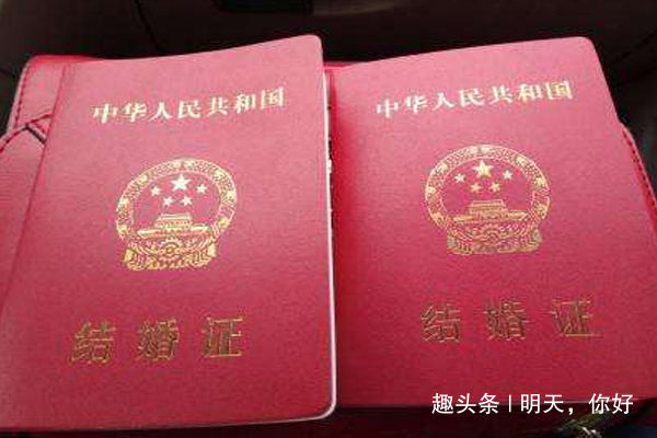 老公出差半年，卻帶著情人回來逼老婆離婚，拿出結婚證後他蒙了