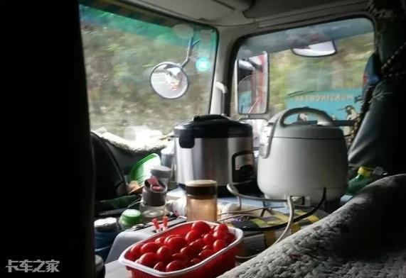 離婚後我嫁了一名卡車司機，和他一起跑車，我感覺很幸福