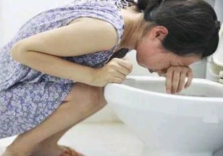 兒媳有喜，俺每天燉雞湯，兒子嘴饞喝一小口後，衝進廚房砸了鍋