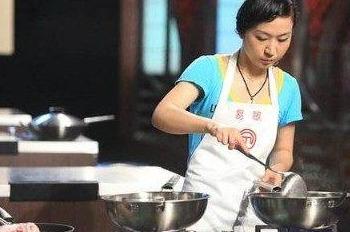我坐月子請小姑子來幫忙，給工資八千，她走後我打開衣櫃臉懵了