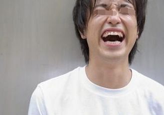 老公賭博欠高利貸，老婆假裝不知離婚，走出民政局，老公卻偷樂