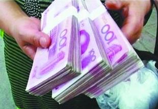 大姑姐急需用錢，我給她三萬塊，她直接大罵摔我一身
