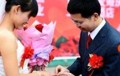 男子去前妻家看女兒，總是關著門，聽到鄰居的話，他跑去醫院
