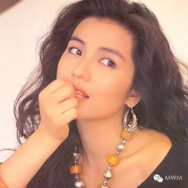 58歲「鍾楚紅」素顏照曝光，滿臉皺紋卻拒不整容，堅持優雅老去！丈夫走後不再嫁！