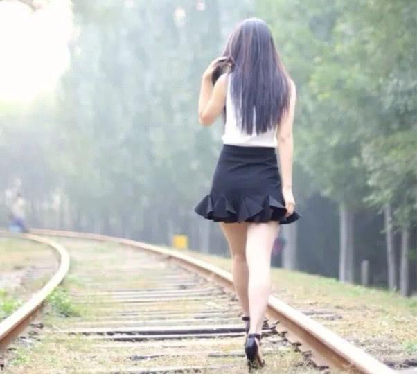 俺和小三同時懷孕，婆婆出錢讓俺打胎，俺和小三孩子生出，婆傻住