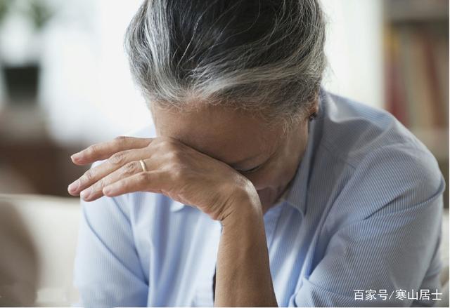 阿姨，我和你兒子已經離婚了，生病了還是讓你喜歡的新兒媳照顧吧