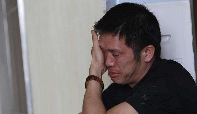 小姨子總上門借錢，還說姐姐衣櫃藏人，姐夫起疑，開櫃一瞧，愣了