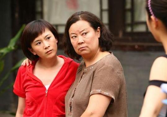 連生倆女兒被嫌棄，坐月子經常夜裡哭，這下婆家該怕了