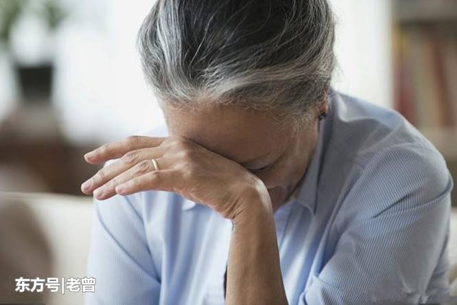 新婚妻子流產2次，被婆婆趕回娘家，離婚三年丈夫後悔不已
