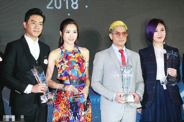 53歲郭富城一頭金發亮瞎眼，一看到他的指甲才是徹底跪了！