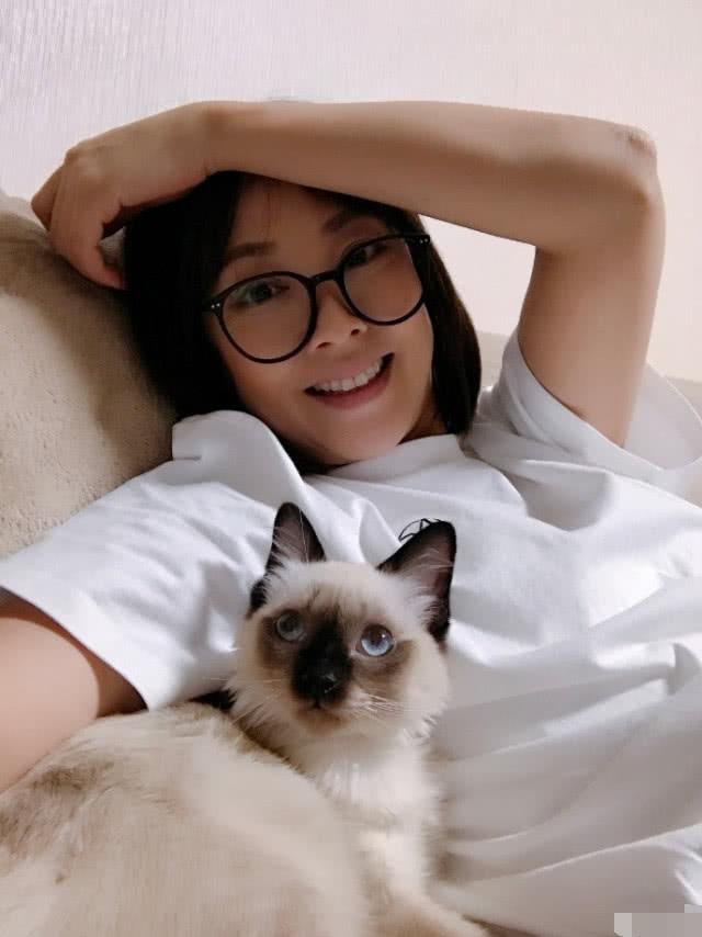 為給張衛健生孩子打針排卵，身材走樣似大媽，如今又美成仙女！