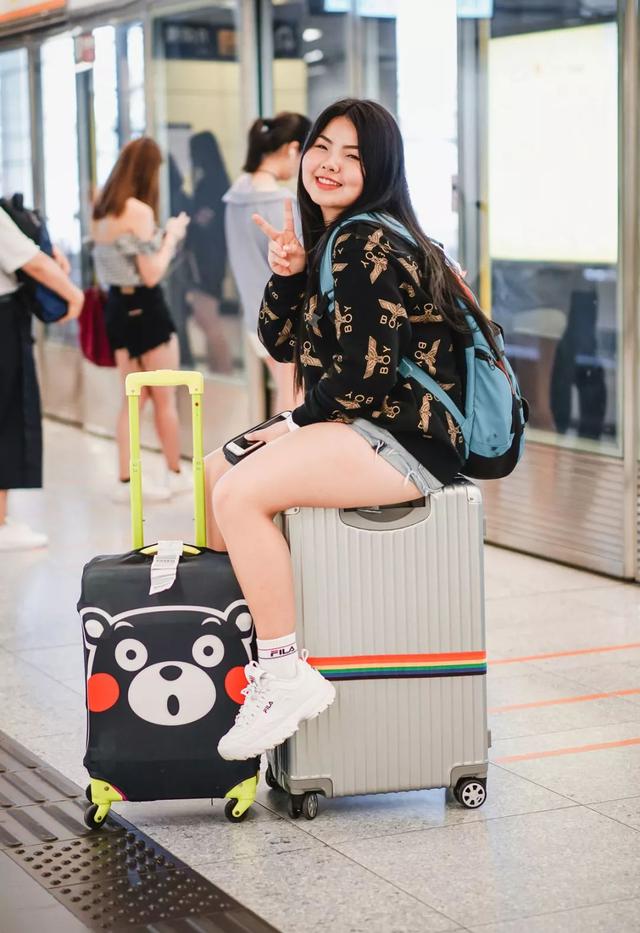 200斤胖妞神模仿，從超模到《延禧攻略》女主角魏瓔珞，150位明星無一倖免，網友驚歎：根本天才