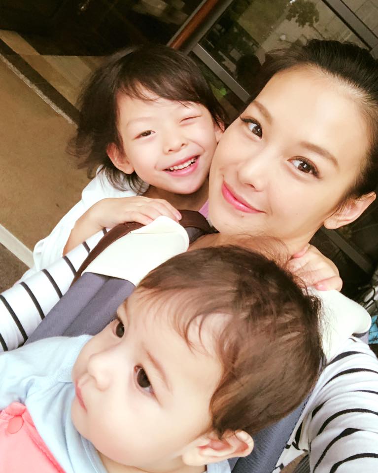 艾莉絲離婚「帶女兒毅然飛法國」日子不好過　現任丈夫把小孩視如己出：幸福是自己給自己的 