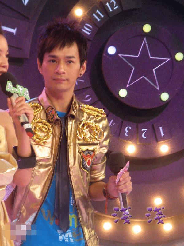 KTV服務員出身，因一首歌一夜爆紅，29歲被家人放棄於家中離世！