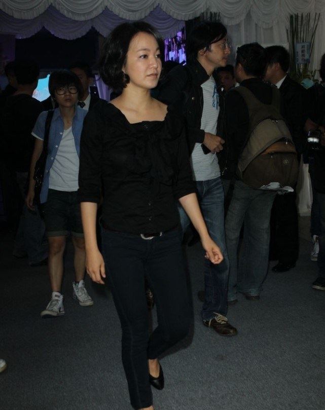 KTV服務員出身，因一首歌一夜爆紅，29歲被家人放棄於家中離世！