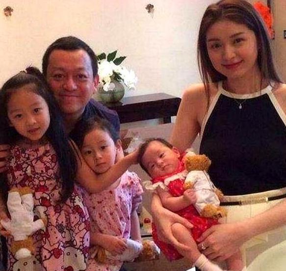 曾在TVB苦熬3年不火，閃婚嫁大12歲富豪，一連生3胎34歲似少女！