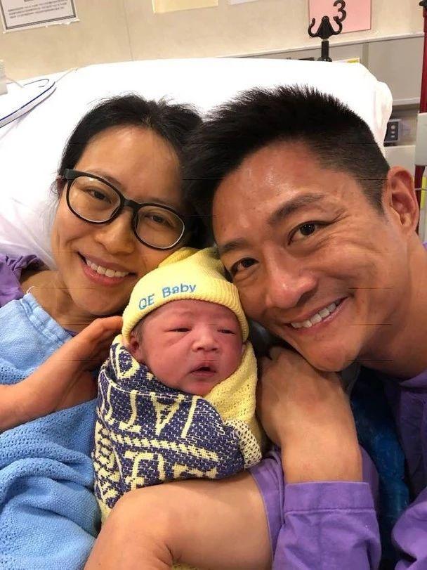 恭喜恭喜！ 43歲TVB女綠葉再榮陞人母，昨晚順產誕下7磅B仔 