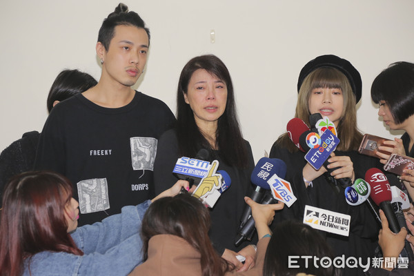 安迪告別式時間確定！「訃聞曝光」句句催淚 送行方式阿娥「頭七擲筊」：老婆做主他都高興 