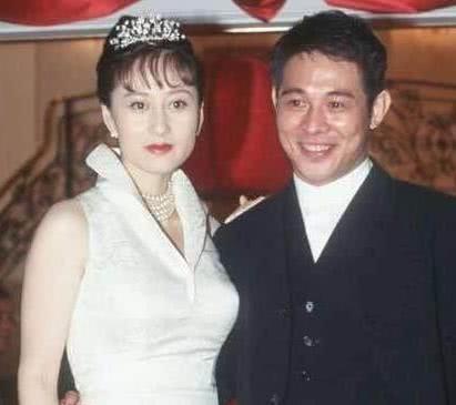 這部劇成龍和利智主演，李連傑都不忍直視這樣的畫面，網友：尺度太過癮了！