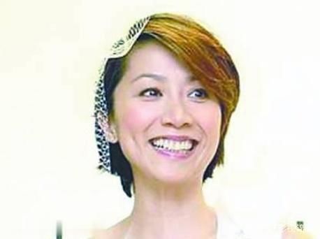 熬了7年終於嫁入豪門，3年不到全身長滿腫瘤，最後死在丈夫懷裡！