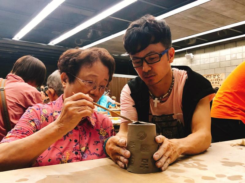 唐從聖淚憶「爸媽相繼失智」半夜起床13次　照顧12年從不嫌累：本就該回報爹娘 