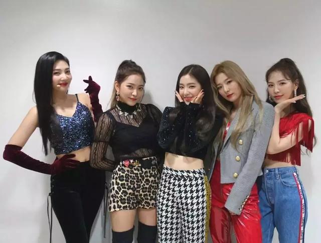 眼尖網友發現，Red Velvet Irene新歌舞蹈跳的跟成員不太一樣？
