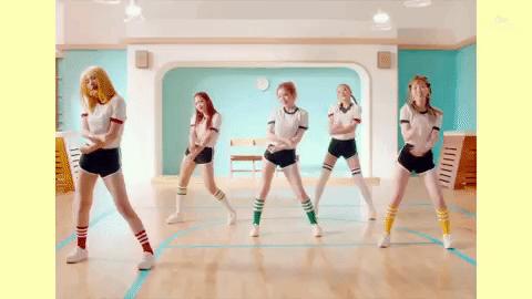 眼尖網友發現，Red Velvet Irene新歌舞蹈跳的跟成員不太一樣？