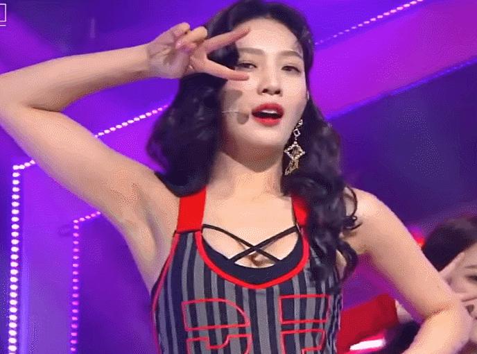 眼尖網友發現，Red Velvet Irene新歌舞蹈跳的跟成員不太一樣？