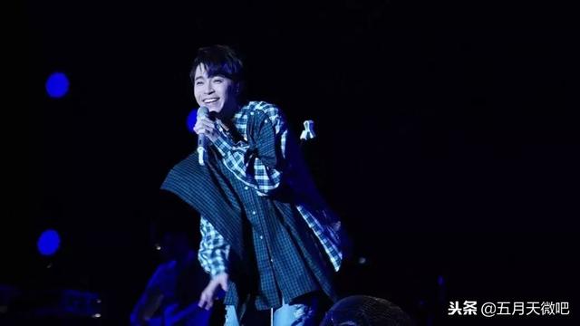 阿信為她唱青峰歌詞，兩大主唱合作阿信爽快沒意見