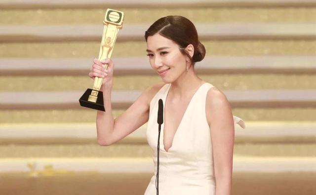 「跑龍套」到「TVB雙料視後」 她堅信只要肯努力定會有人看到 