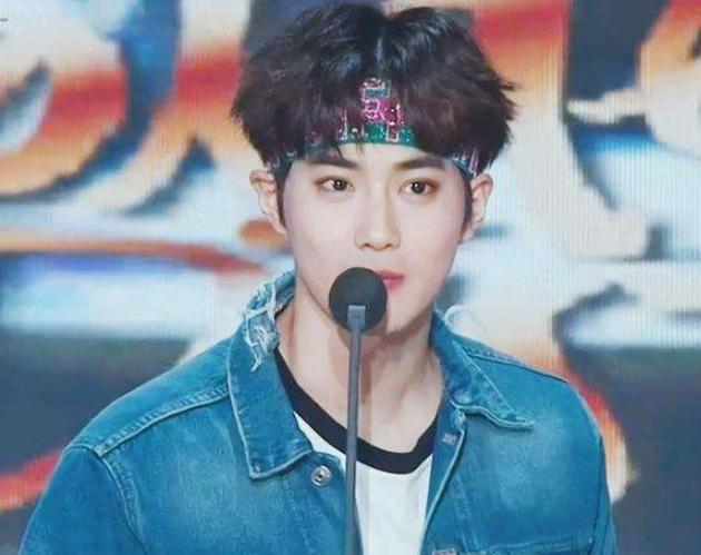 EXO成員伯賢調侃SUHO，小隊「反擊」引髮粉絲爆笑：隊長的威嚴！