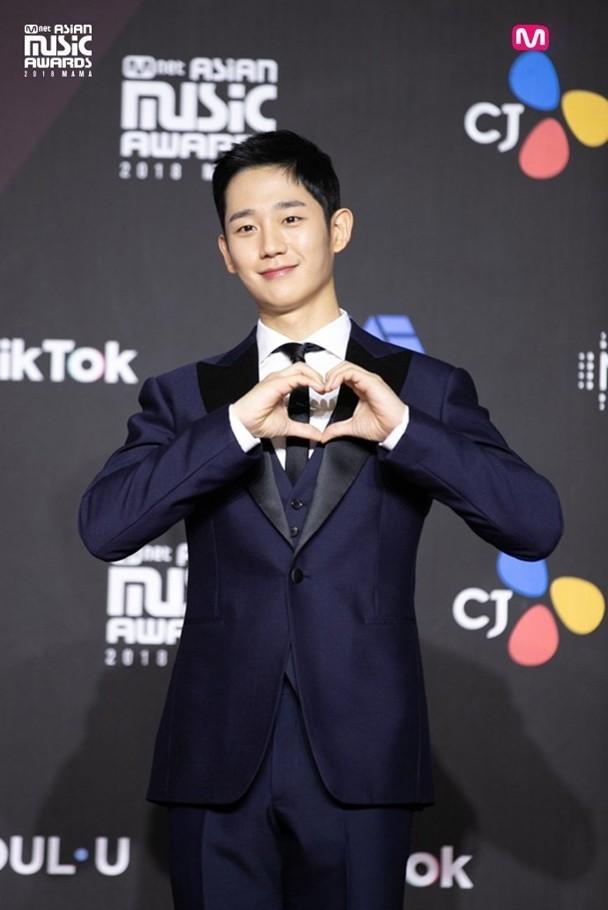 《MAMA》紅毯秀，丁海寅出席，眾多新團隊現身，Wanna One成主角