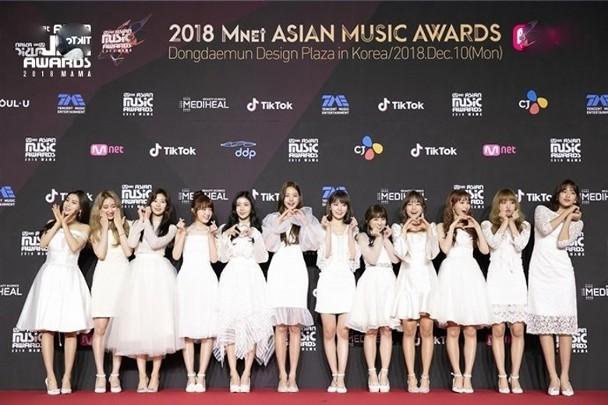 《MAMA》紅毯秀，丁海寅出席，眾多新團隊現身，Wanna One成主角