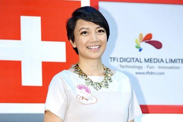 被指偽造收據涉款55萬！TVB前港姐官司纏身滿臉憔悴現身與女兒坐地鐵 