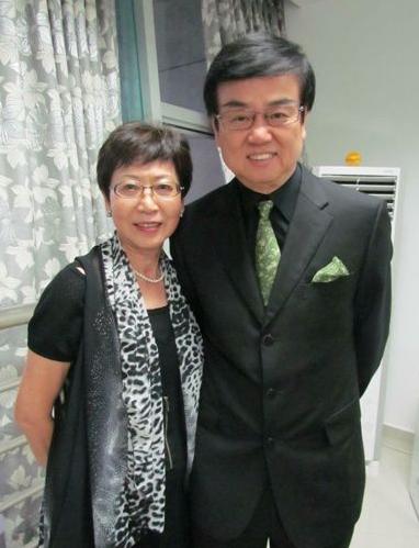 《開心鬼》黃百鳴長到72歲都沒變　「照顧患妻16年」現共享三代天倫之樂 