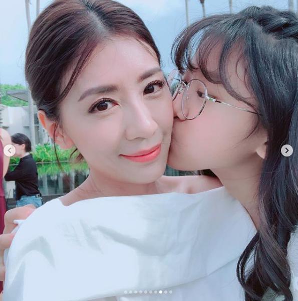 陪媽走過失婚！梧桐妹甜喊：「媽媽真的嫁對人了」　點出修杰楷3大優點「親手託付給最好人選」 