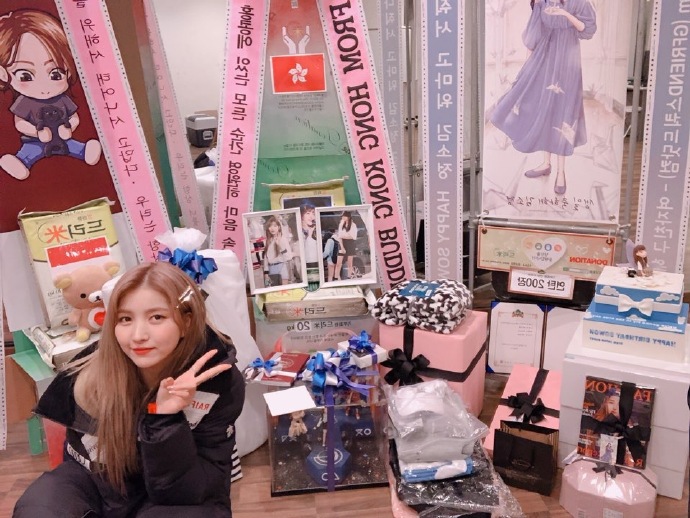[GFRIEND][分享]181210 寵粉小甜豆出沒！壽星素媛暖心認證粉絲生日禮物